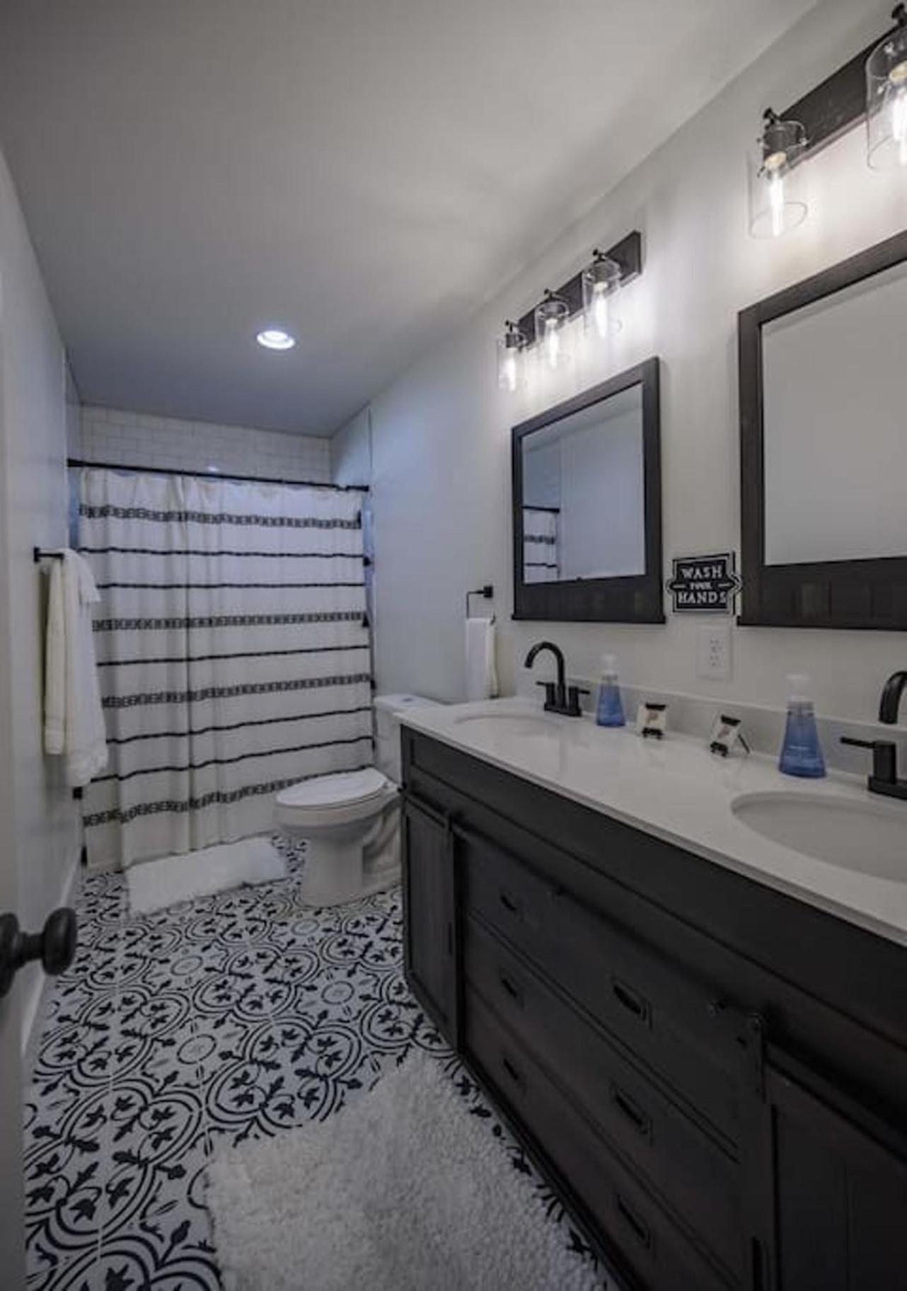 Gorgeous Renovated Home With Large & Private Lot Winchester 외부 사진