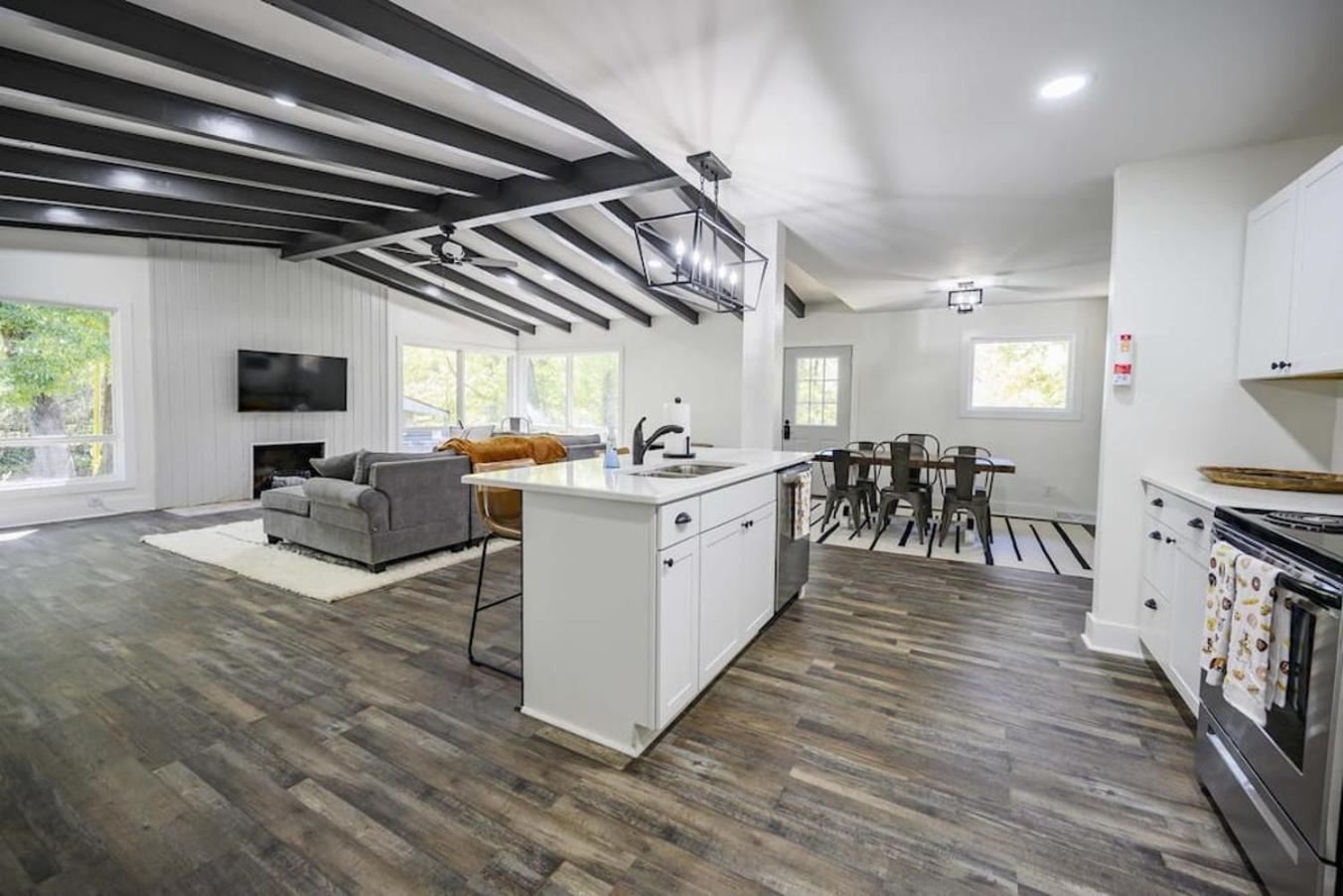 Gorgeous Renovated Home With Large & Private Lot Winchester 외부 사진